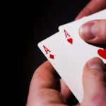 Успешный игрок в онлайн казино за компьютером